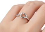 elegant three stone fashion ring